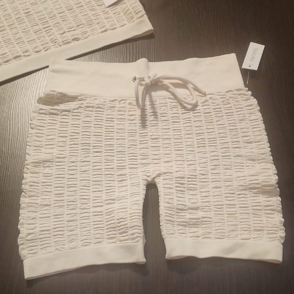 Feathers Cream Textured Fabric - Picture 2 of 9